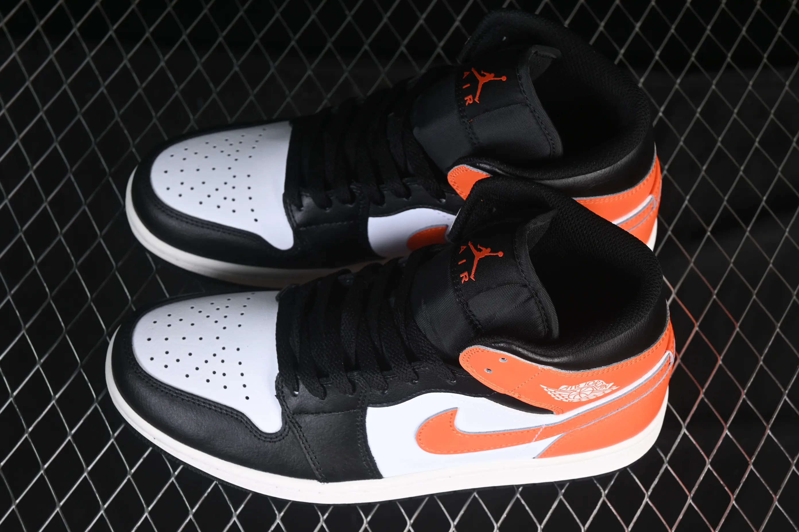 All categories Air Jordan Jordan series basketball shoes Air Jordan 1 Mid G version pure original Air Jordan 1 Mid AJ1 Joe 1 black and white orange DQ8426-801